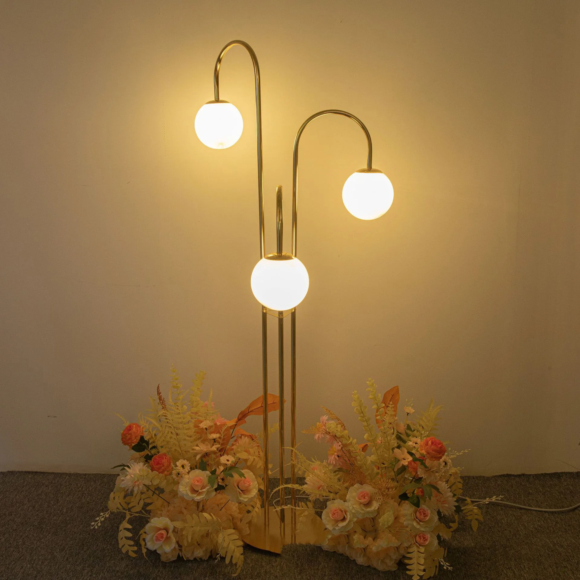 2024 new wedding props road guide lamp 3 heads ice bar crystal wrought iron road lead apple tree wedding stage gold decoration