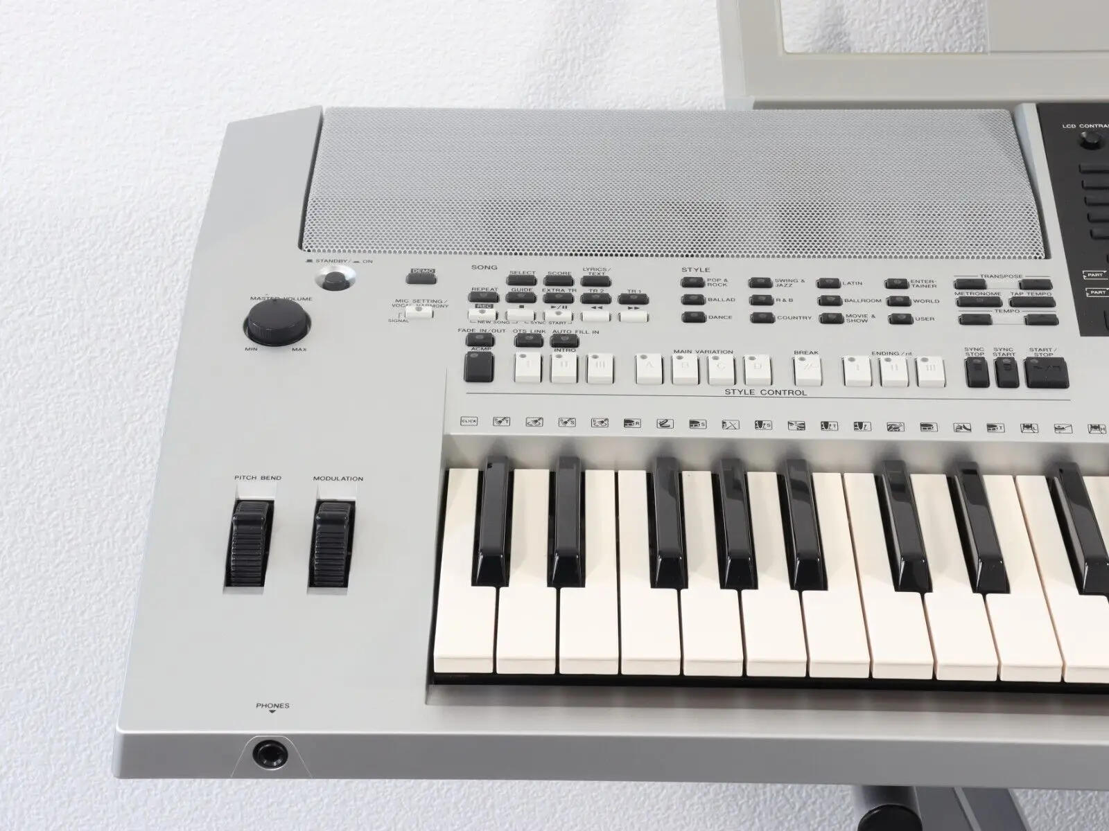 Yamahas PSR S900 61 Key Arranger Workstation Keyboard refurbished