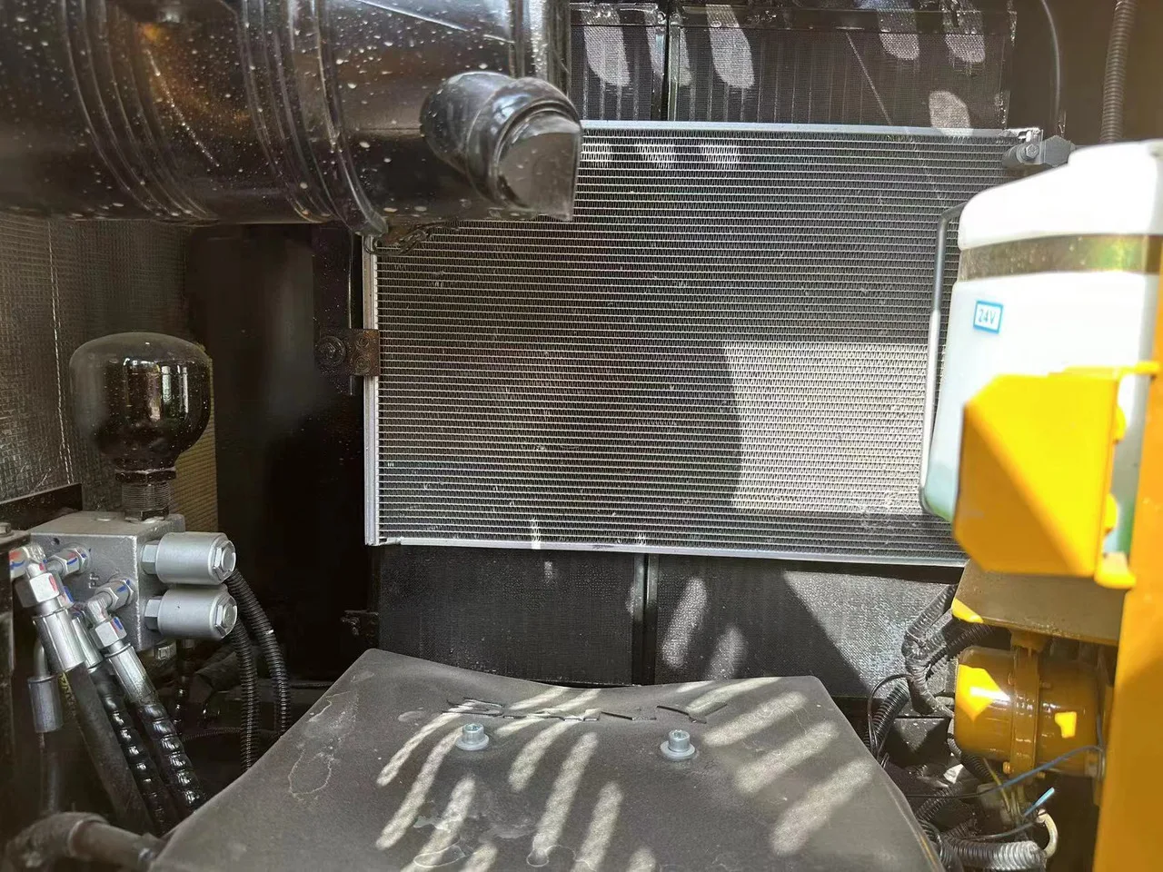 SANYS COMPACT POWERHOUSE SY75C 7.35TON EXCAVATOR WITH 11.5 RPM SWIFT ROTATION AND 0.3 CUBIC METER EFFICIENCY