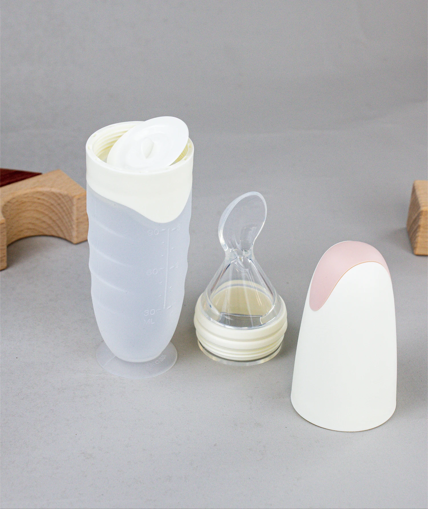 BPA-Free Silicone Squeeze Bottle Feeder Soft Baby Food Dispensing Spoon 0-12 Months Water Flowing