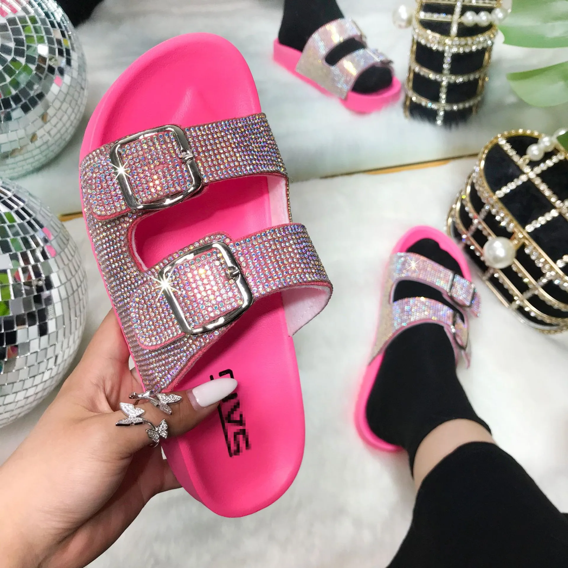 
2021 Hot sell fashion wholesale crystal women slides outdoor and indoor comfortable pvc sandals slides for women 