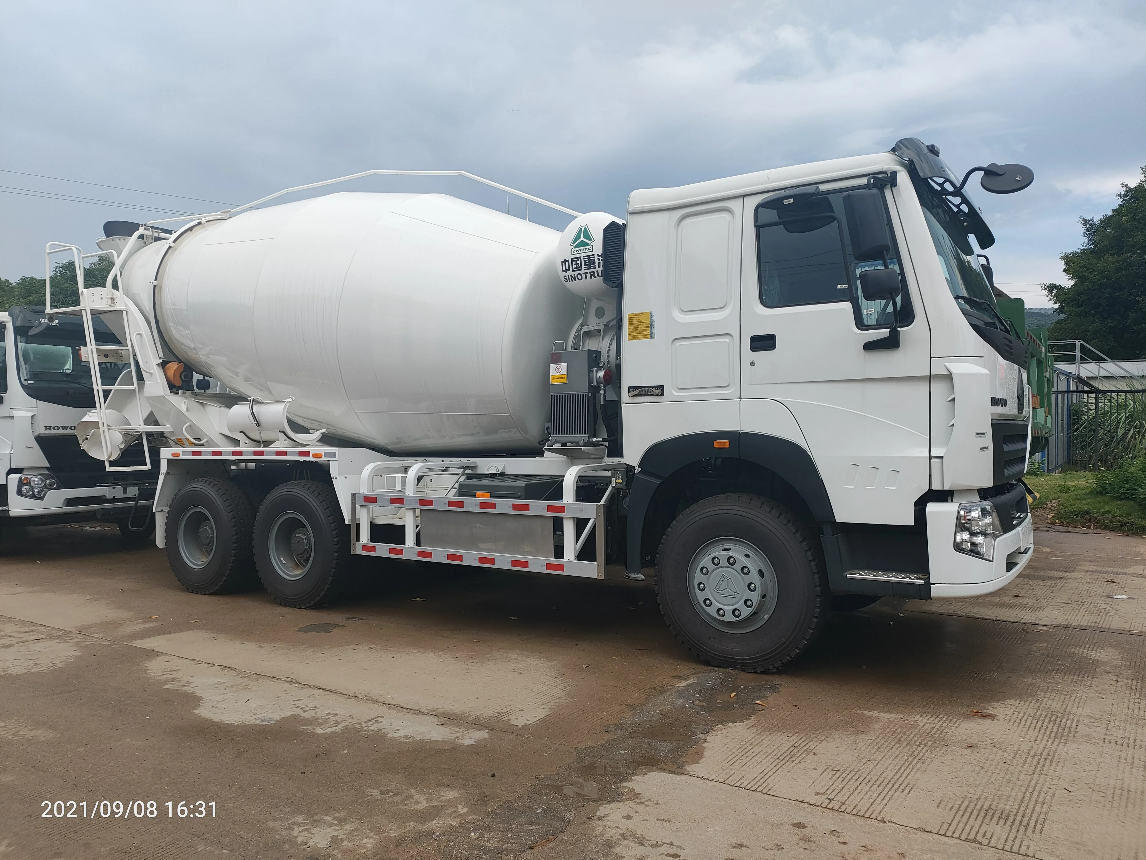 used high efficiency 6x4 8cbm Concrete MixerTruck for hot