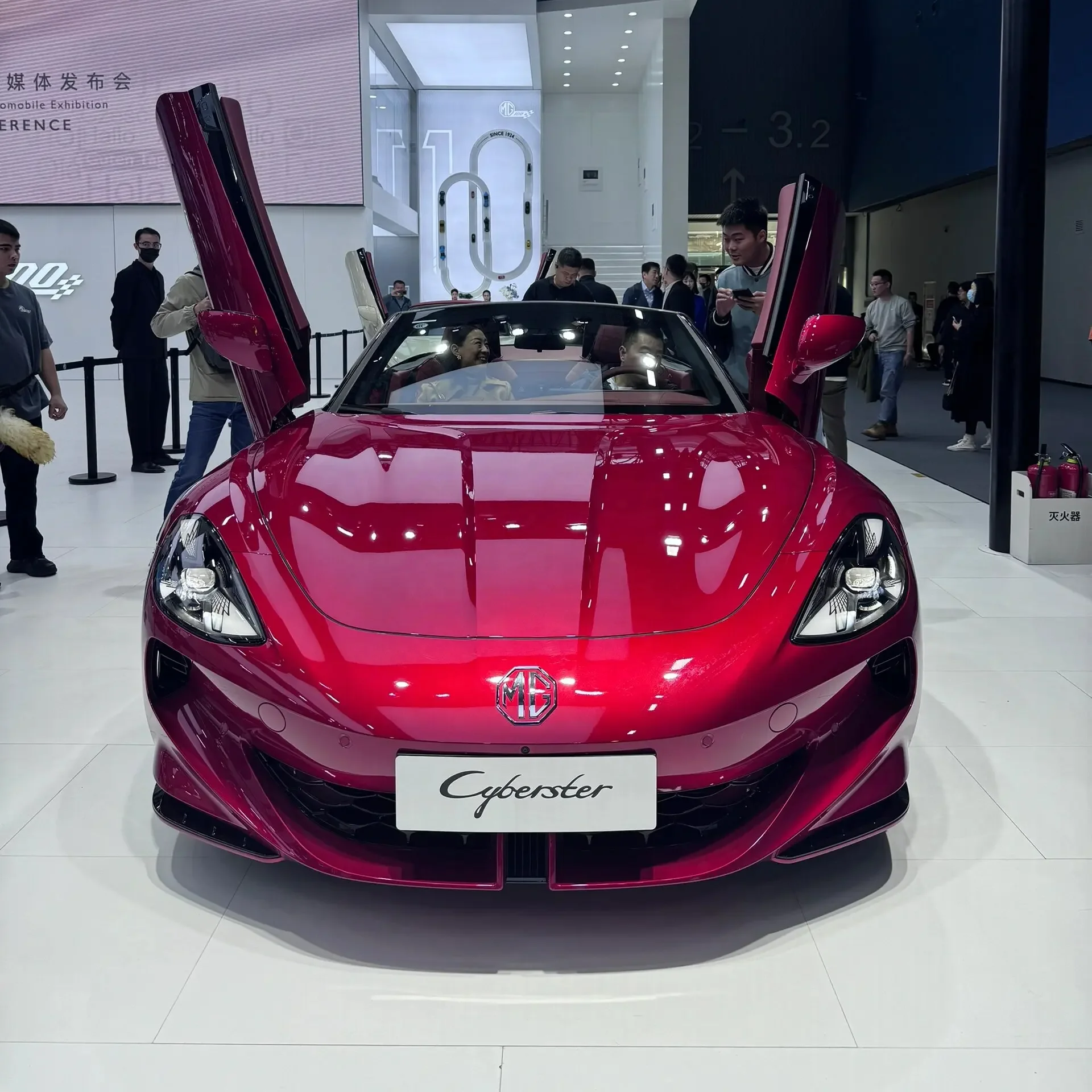 Самый ожидаемый автомобиль MG Cyberster Sports CAR 4WD электромобиль Новый энергетический седан Ev 501 км родстер Coupe
