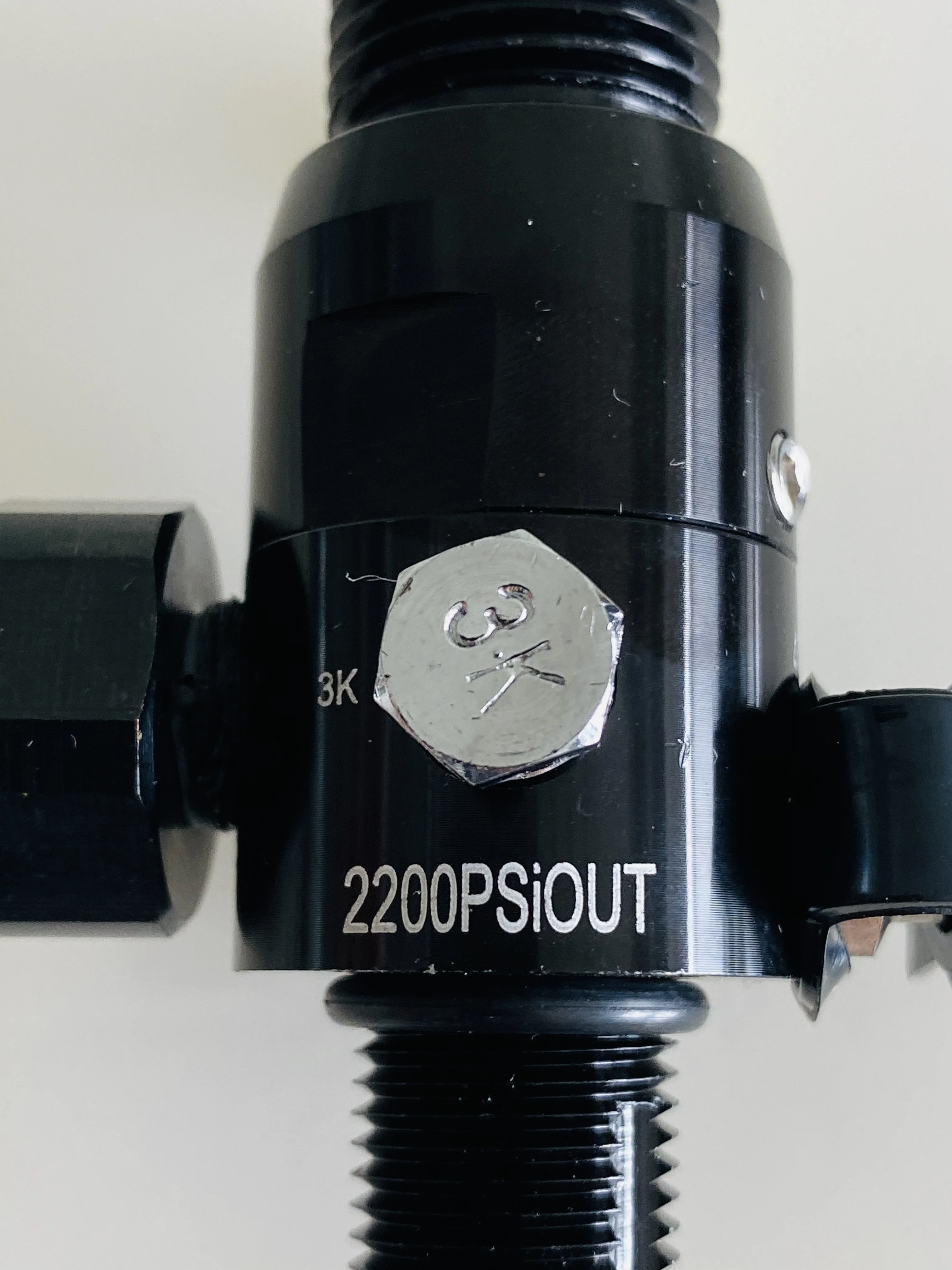 PCP paintball tank regulator 4500psi input with 2200psi output