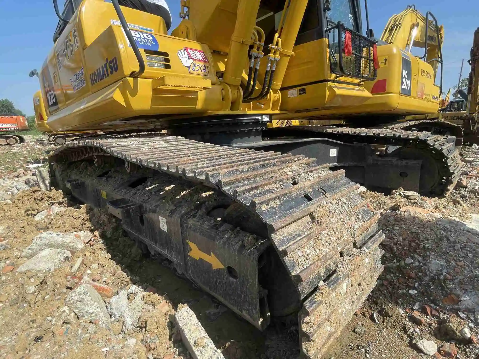 Ultra low price spot second-hand excavator KOMATSU PC220 22TON accessories complete