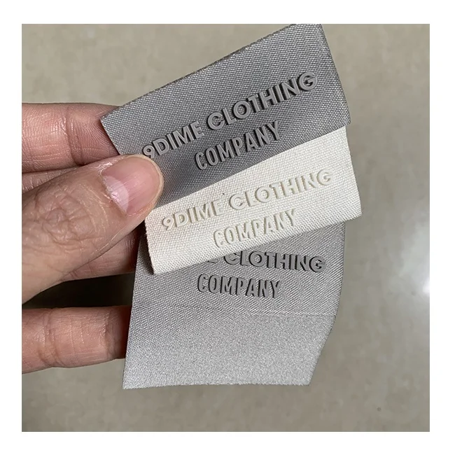 Изготовленный на заказ логотип рубашка с капюшоном шляпа Экологичная 3d тисненая силиконовая резиновая одежда воротник этикетки тканая ткань Шейная этикетка