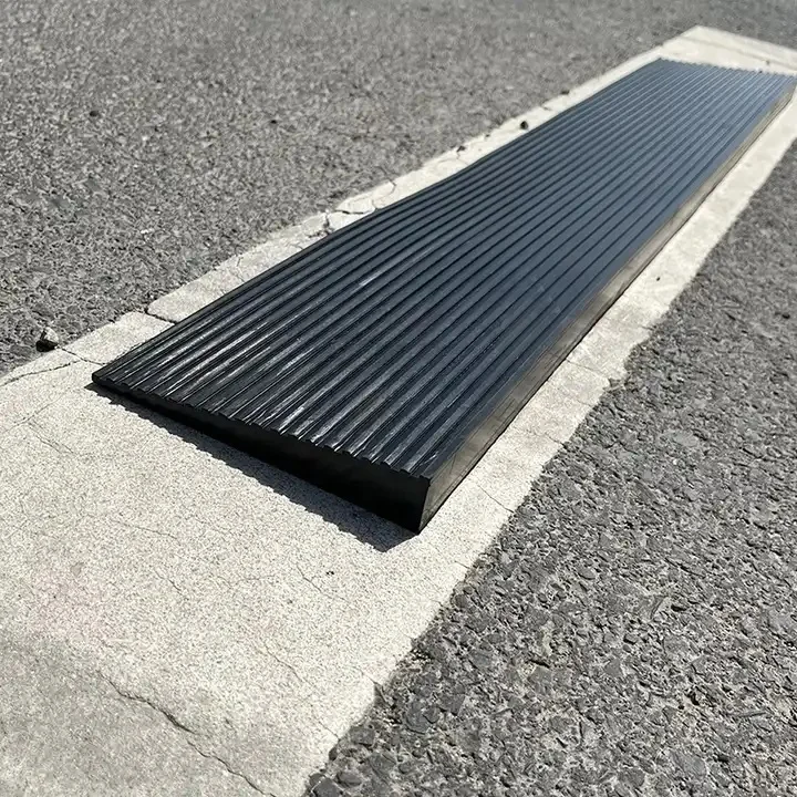900*140*15mm Hot Selling Traffic Road Door Floor Anti-Pressure Rubber Safety Kerb Ramp