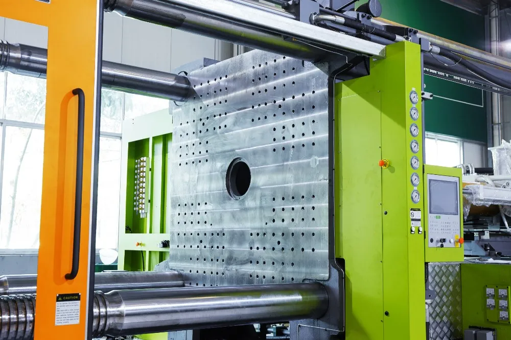 Borche BS-III servo series horizontal injection molding machine, energy saving and high quality 320ton plastic making machine