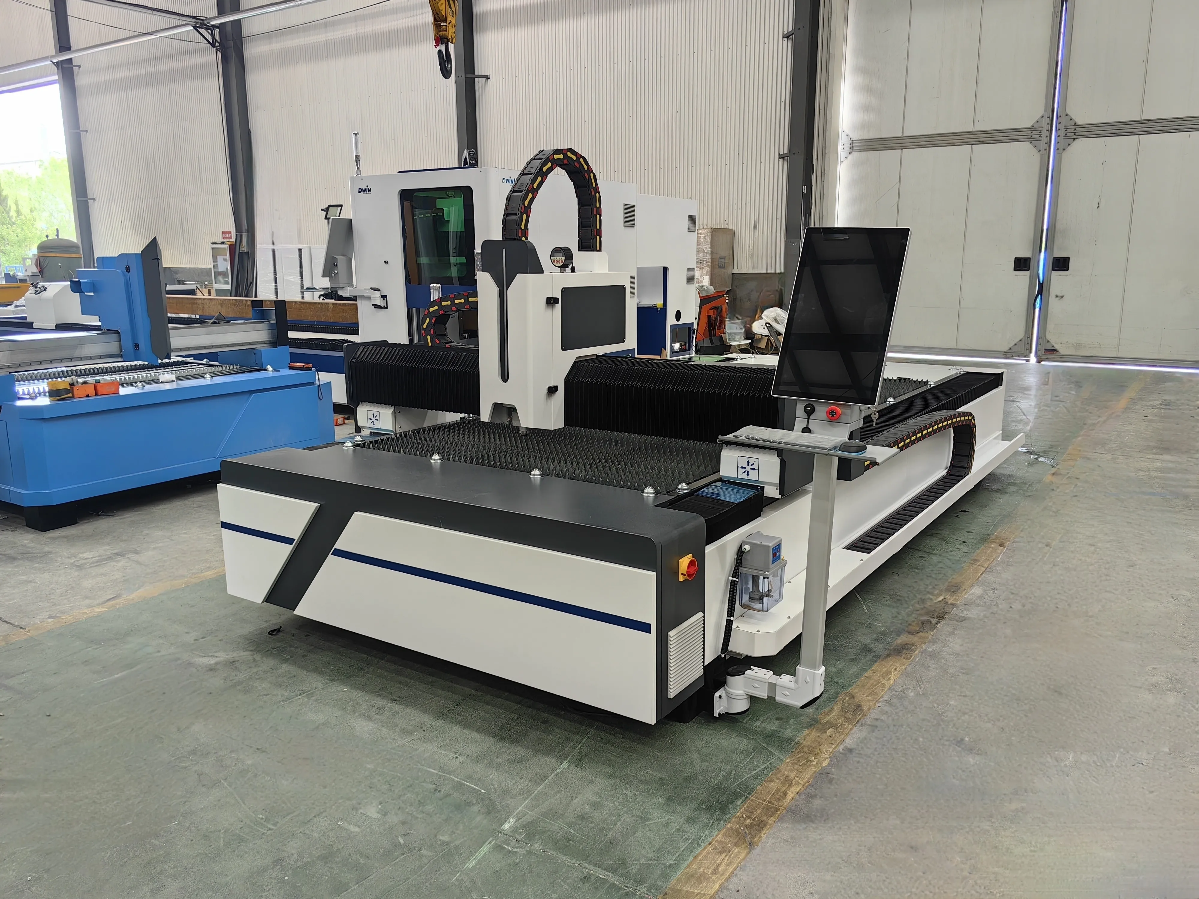 Hot Sale 3000x1500mm Sheet Metal Laser Cutter 2KW 3KW 6KW Fiber Cutting Machine With Water Chiller