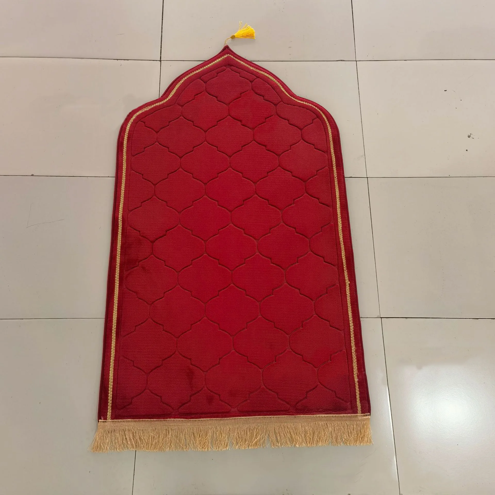 Islamic Popular Design Ramadan Thick Prayer Rug Velvet Rug Portable Memory Foam Arabic Muslim Prayer Mat For Turkish Praying Rug