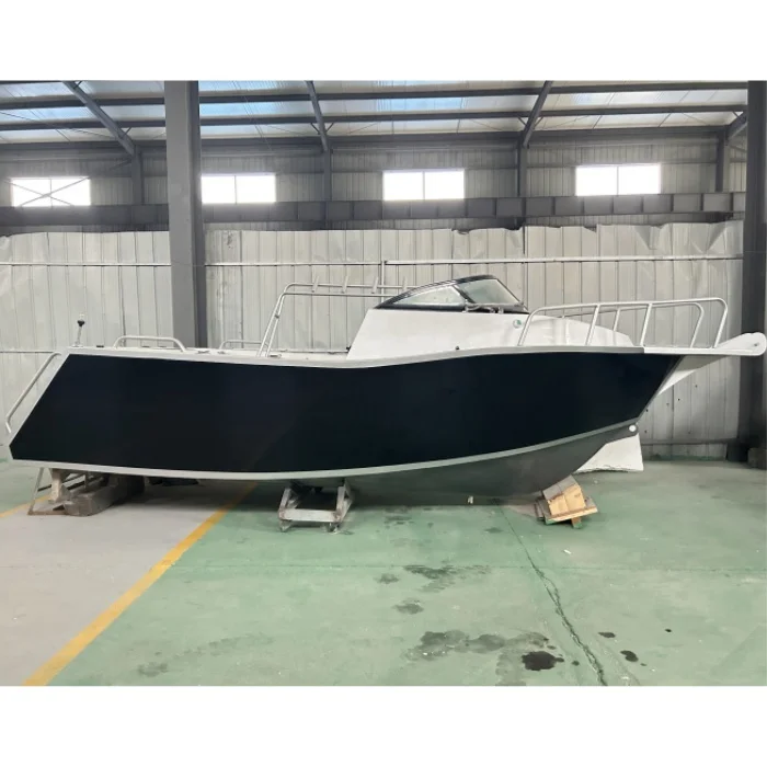 Hot Selling Customizable 5.5m Aluminum Fishing Boats With Center Console Seat Sports Yachts