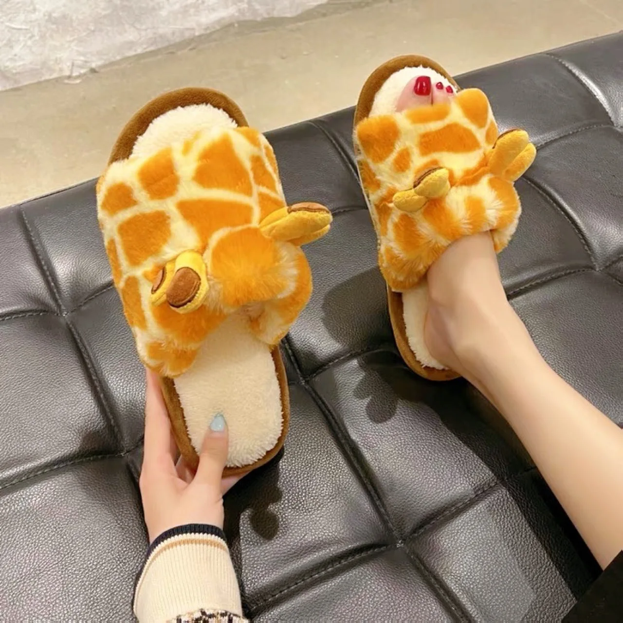 Female Winter New Indoor Warm Cotton Shoes Student Home Slippers Non-slip Shoes Cartoon Giraffe Furry Slippers