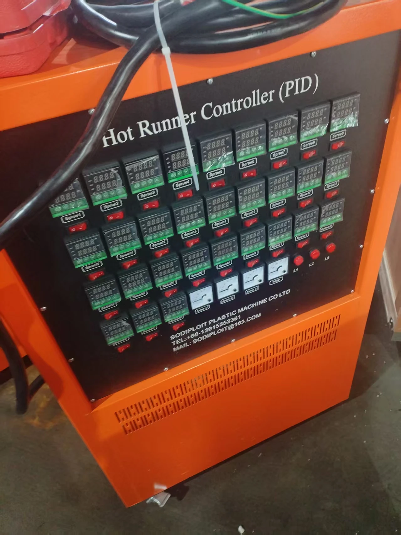 Китайская пресс-форма для пластиковых бутылок с 28 горлышками