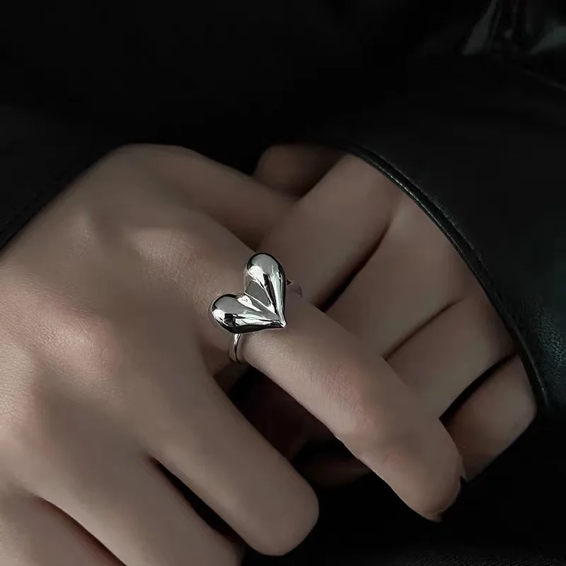 Ins simple cool wind niche design sense hip hop cool ring advanced sense three-dimensional love ring