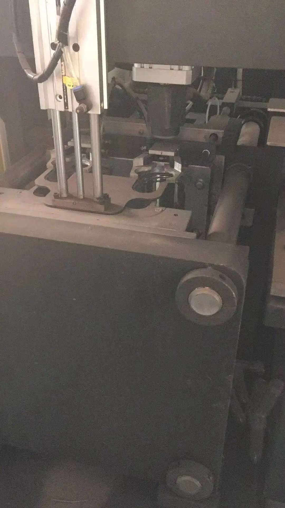 second hand fully  automatic PET blowing machine with 2 cavity