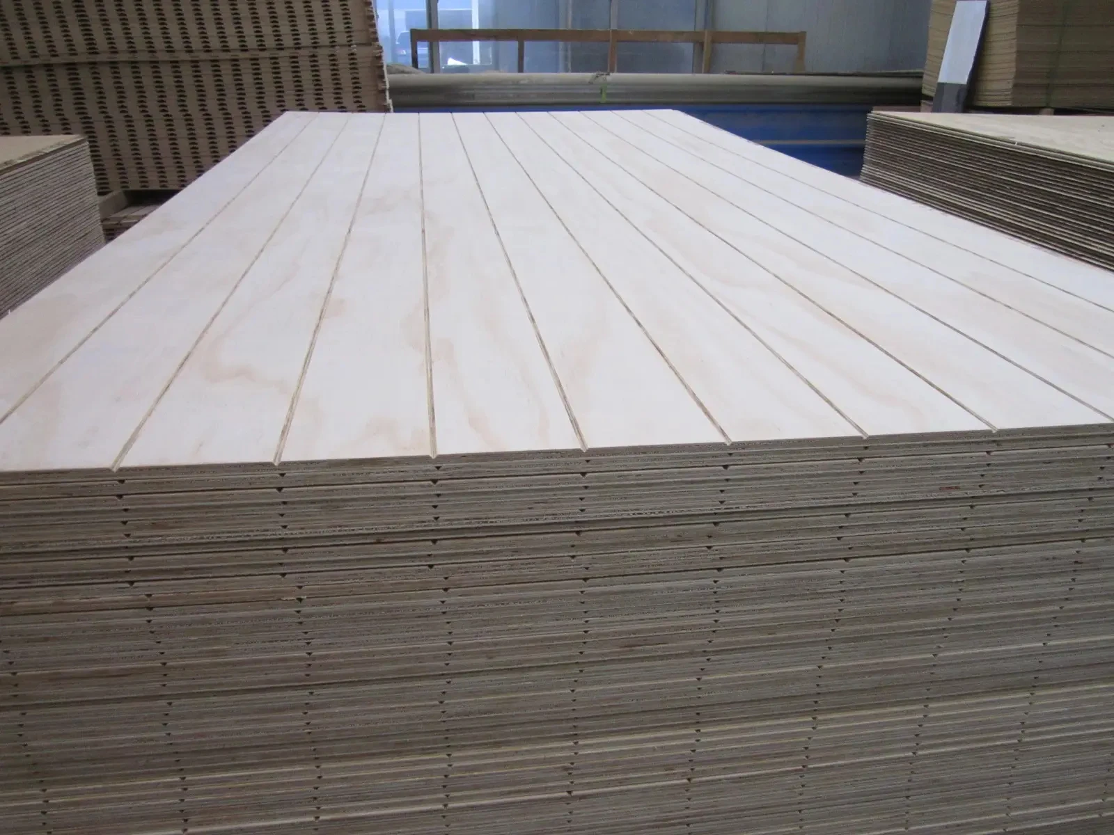 Factory sell 9mm T1-11 V/ U tongue and grooved pine plywood slotted plywood wall Roof