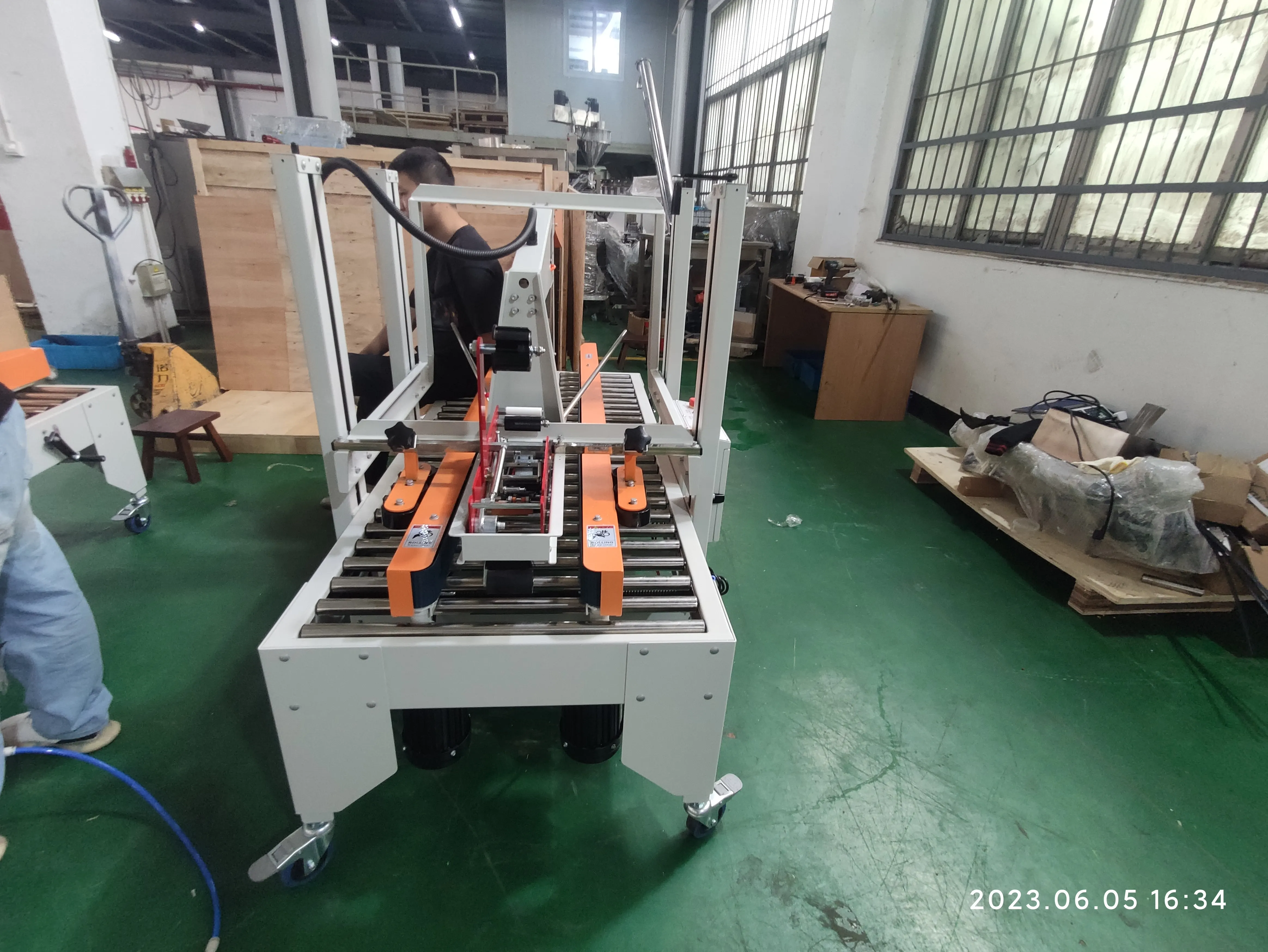 CE Certification Automatic Adhesive Tape Carton Box Sealing Packing Machine