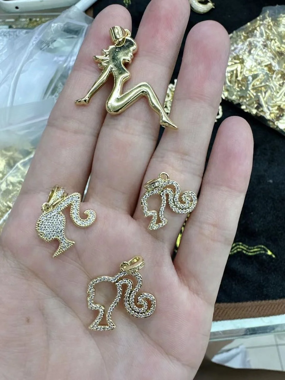 New Design Cubic Zircon Stone Bar-biee Pendant Necklace Niche Light Luxury Collarbone Chain for Girl Gift