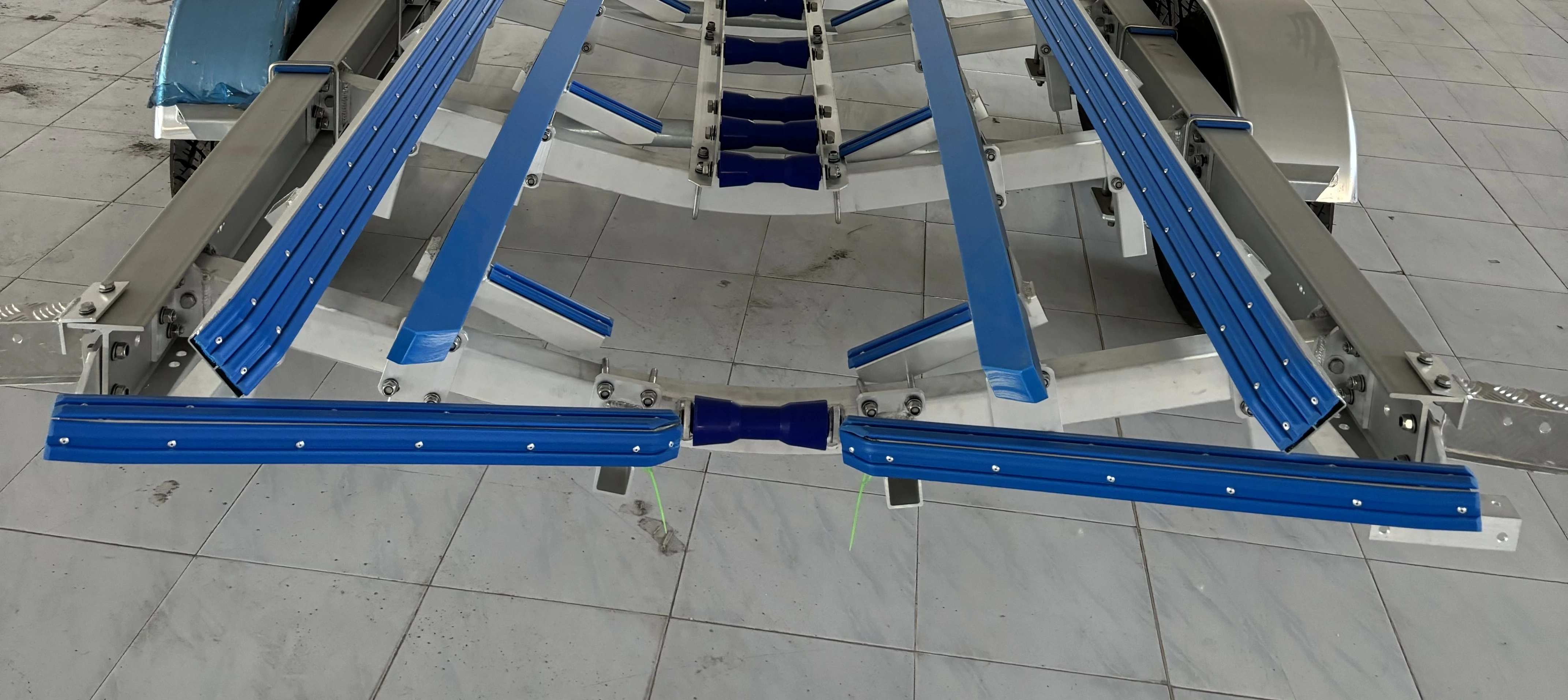 27ft Тандемная ось поли двухъярусная алюминиевая рыбацкая лодка трейлер для продажи по заводской цене и 6 поршневых тормозных суппортов