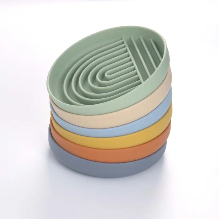 Custom Dog Bowl Slow Feeder With Suction Cups Round Dog Cat Bowl Portable Food Grade Silicone Slow Feeder Dog Bowl