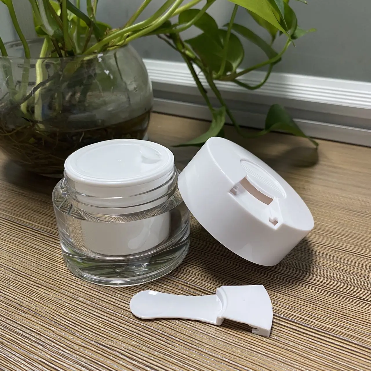 Cosmetic Pack Empty Cream Acrylic Jar Tin Plastic Screw Cap 30ml/50ml CN;ZHE Factory Can Customized with Spoon 30ml 50ml 30g 50g