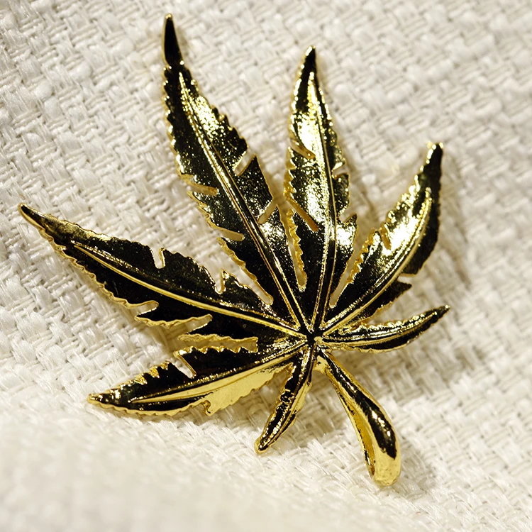 Custom Private Brand Logo Clothing Metal Tag Handbag Accessories Metal Label Tag Plated Gold Custom Logo Metal Clothing Label