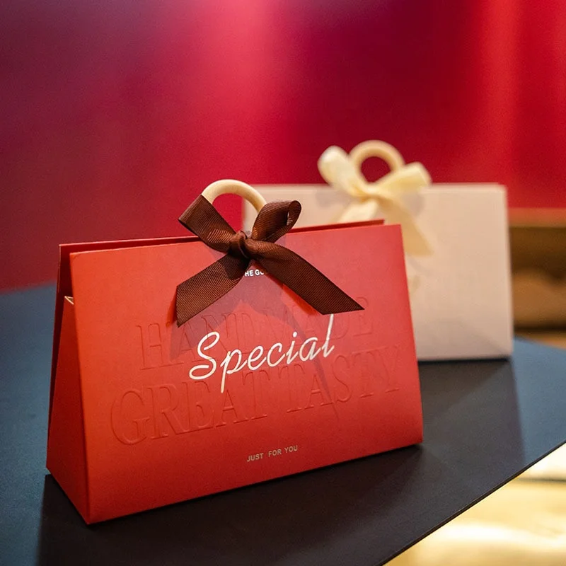 Gift Handheld Packaging Box Triangle Creative Paper Gift Packaging Boxes Cookies Cake Packing