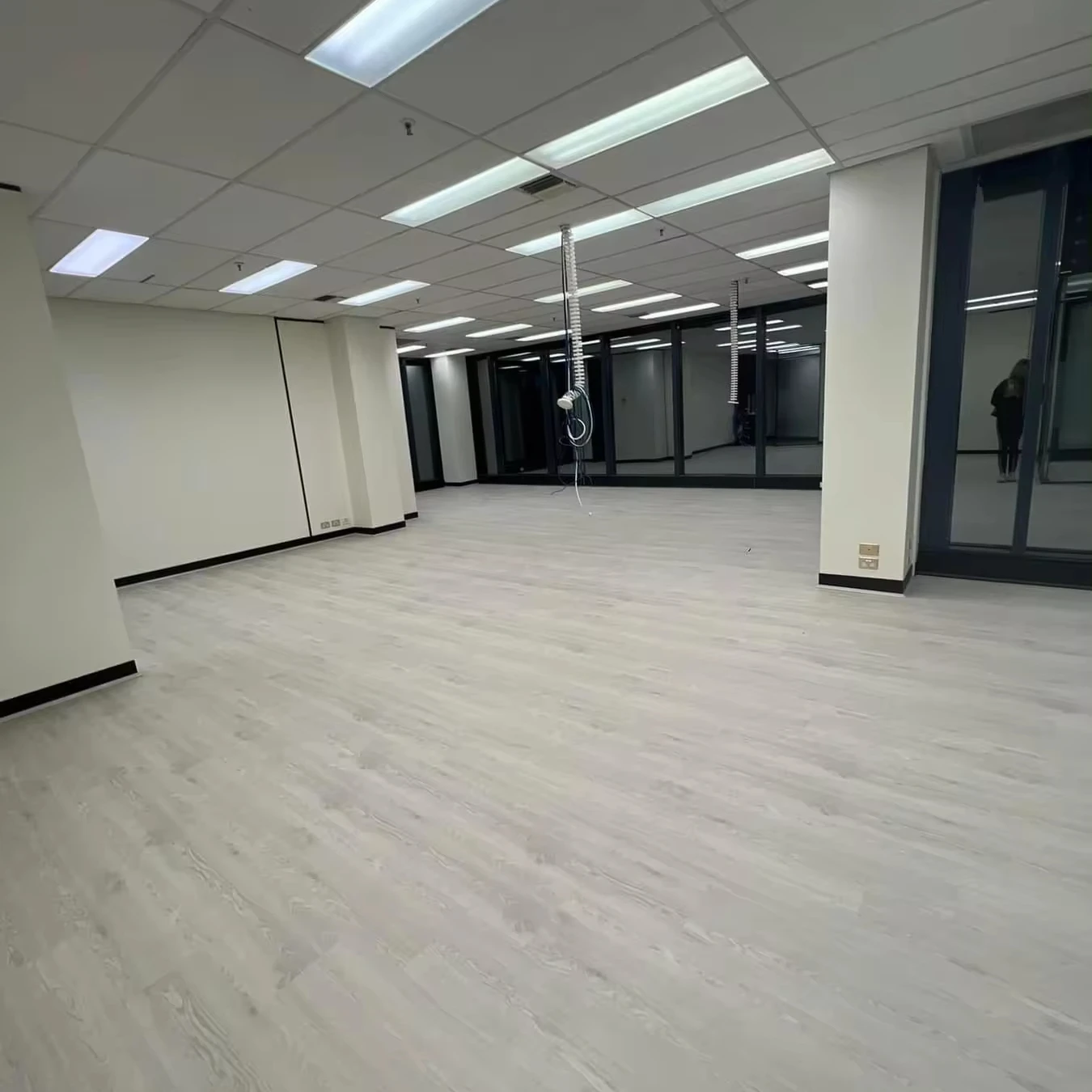 Waterproof 5mm 6mm 7mm Click Rigid Core Vinyl Plank SPC Plastic Flooring SPC Flooring 100% virgin materials