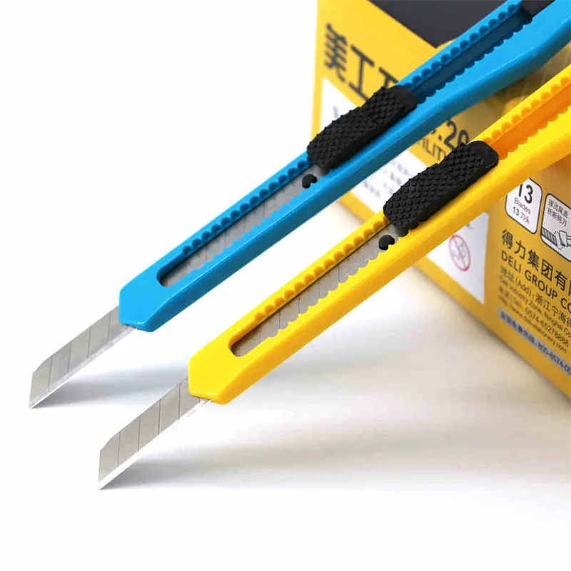 Небольшой автоматический 2052 в пластиковом корпусе