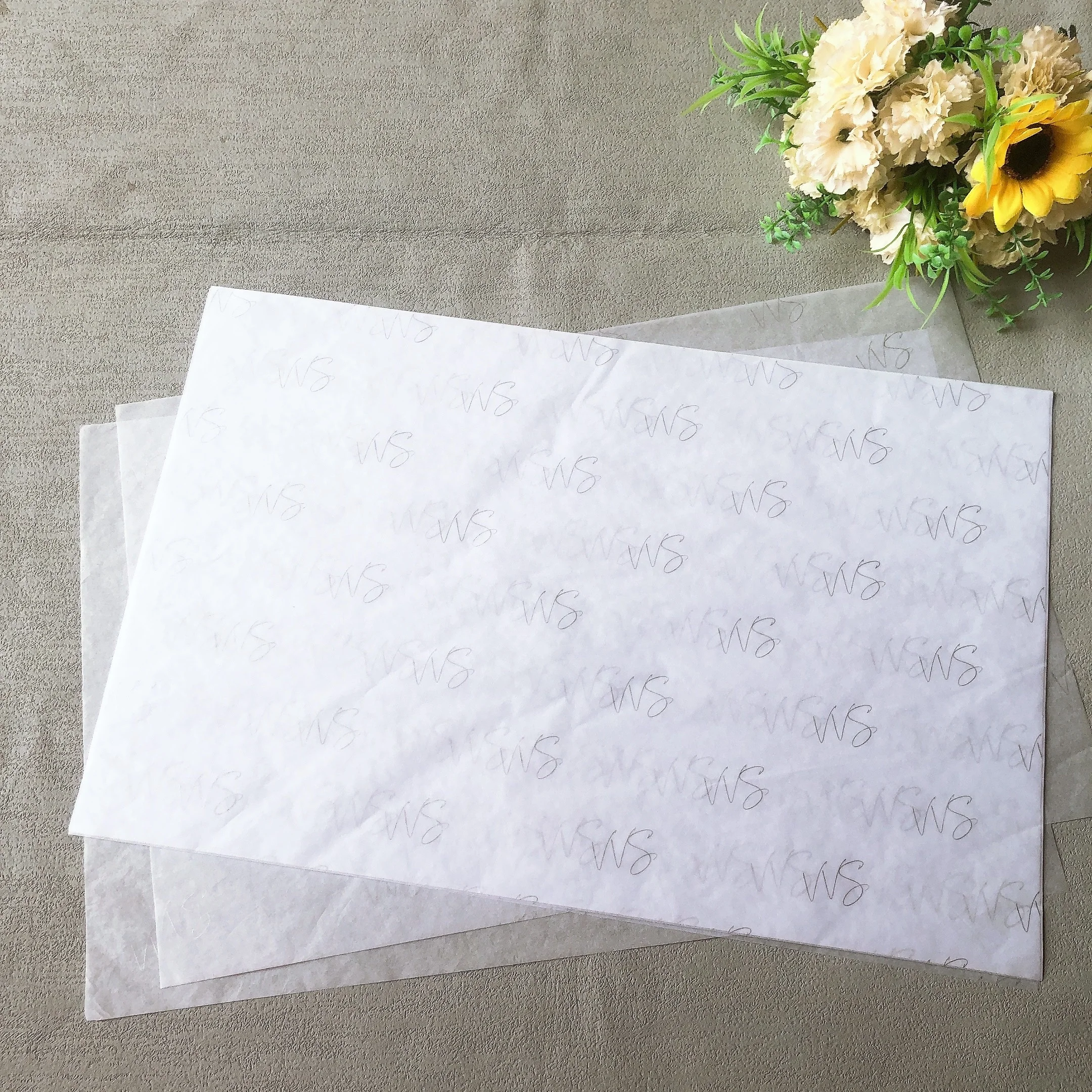 Высококачественная печатная бумага из белого дерева с серебряным логотипом на заказ