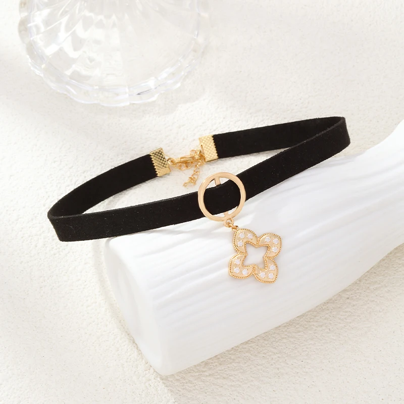 CDD New Punk Black Cotton Rope Choker for Women Inlaid Zircon Four Leaf Clover Charm Necklace Gothic Jewelry