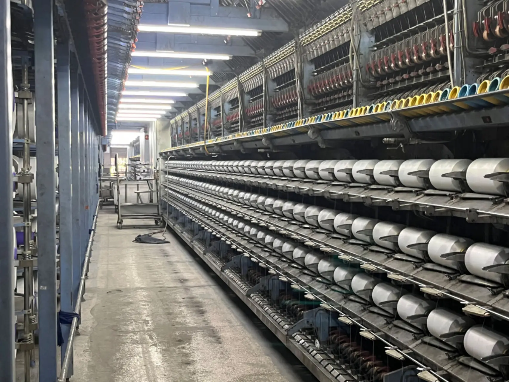 The factory delivers 100% polyester minimatt fabric directly