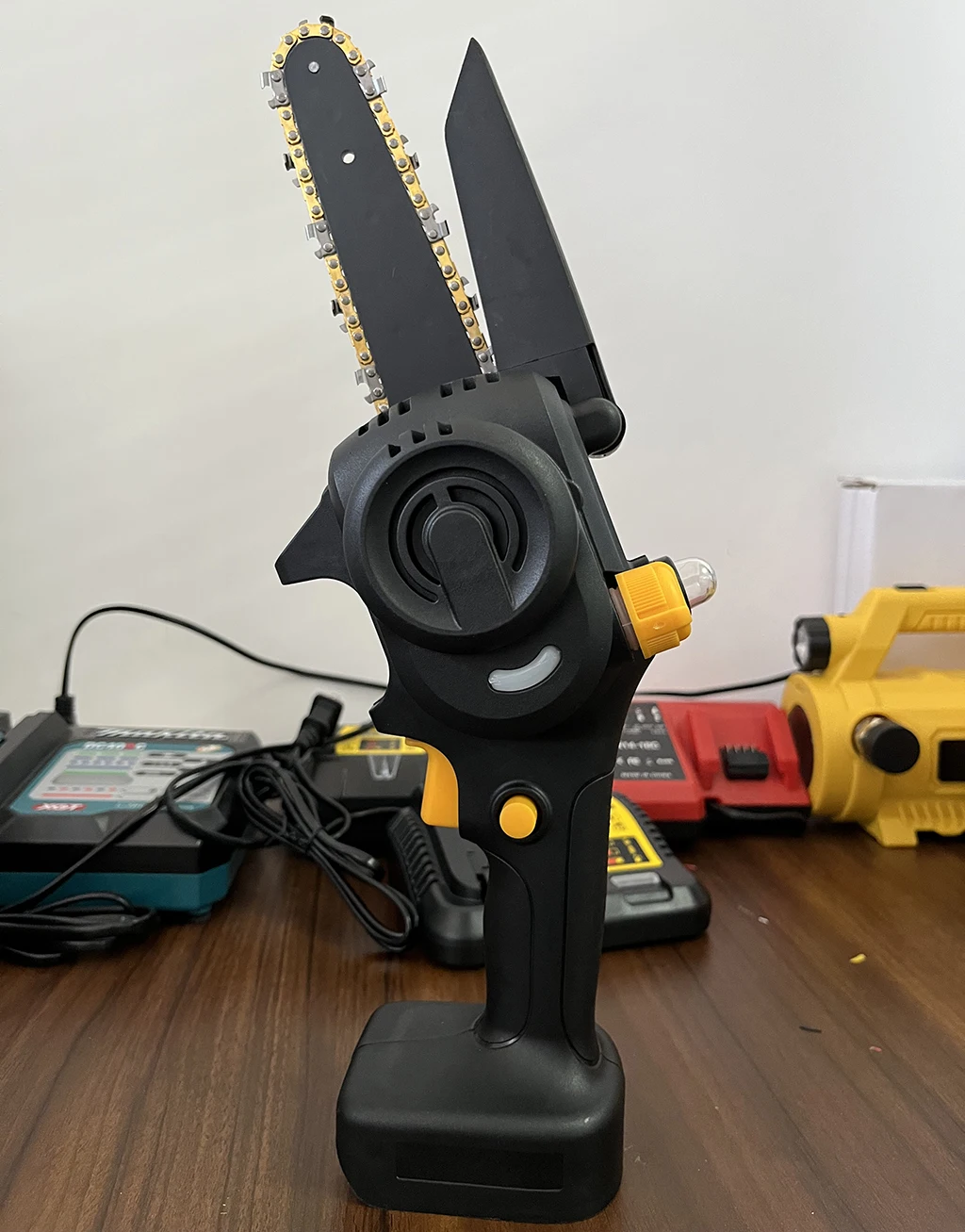 Портативная бесщеточная электрическая бензопила Dewalt, 6 дюймов, 18 в, 20 в, ручной садовый инструмент для обрезки дерева