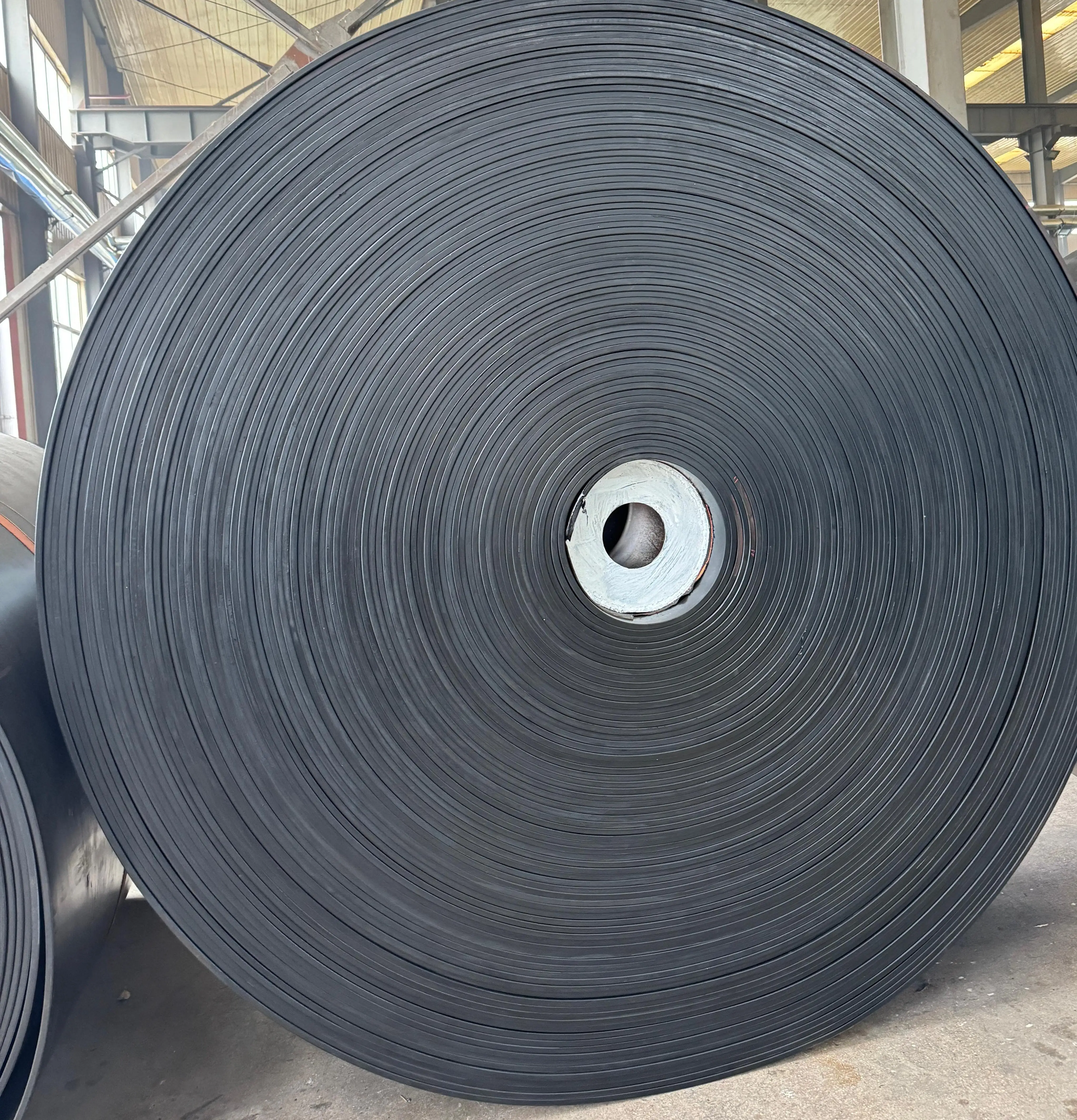 China-Made Flat Conveyor Rubber Belts Aggregate Transport Concrete Mixing Plant Cutting Moulding Machine Transmission Belt