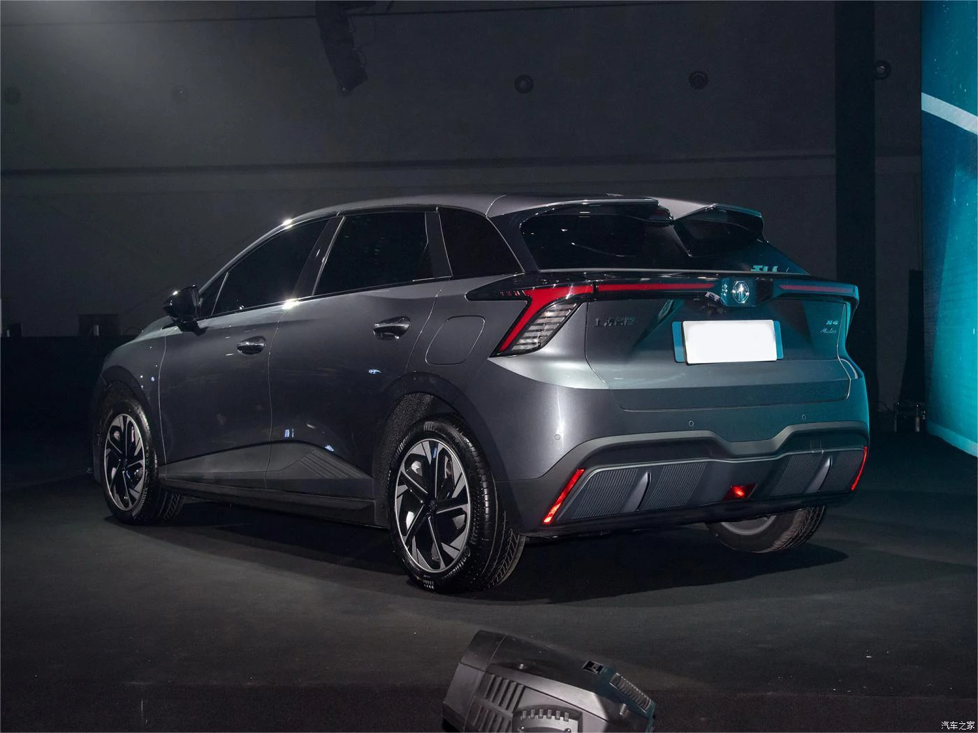 2023 high speed New Energy Vehicles Special High Speed Ev 425km 520km 4wd Mg Mulan Electric Car