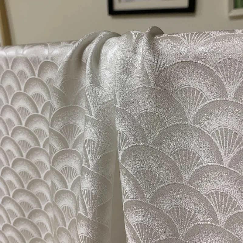 22 Momme Silk Scalloped Jacard Designer Fabric 70% Mulberry Silk 30% Viscose Silk Soft Sambo Satin Jacquard Fabric