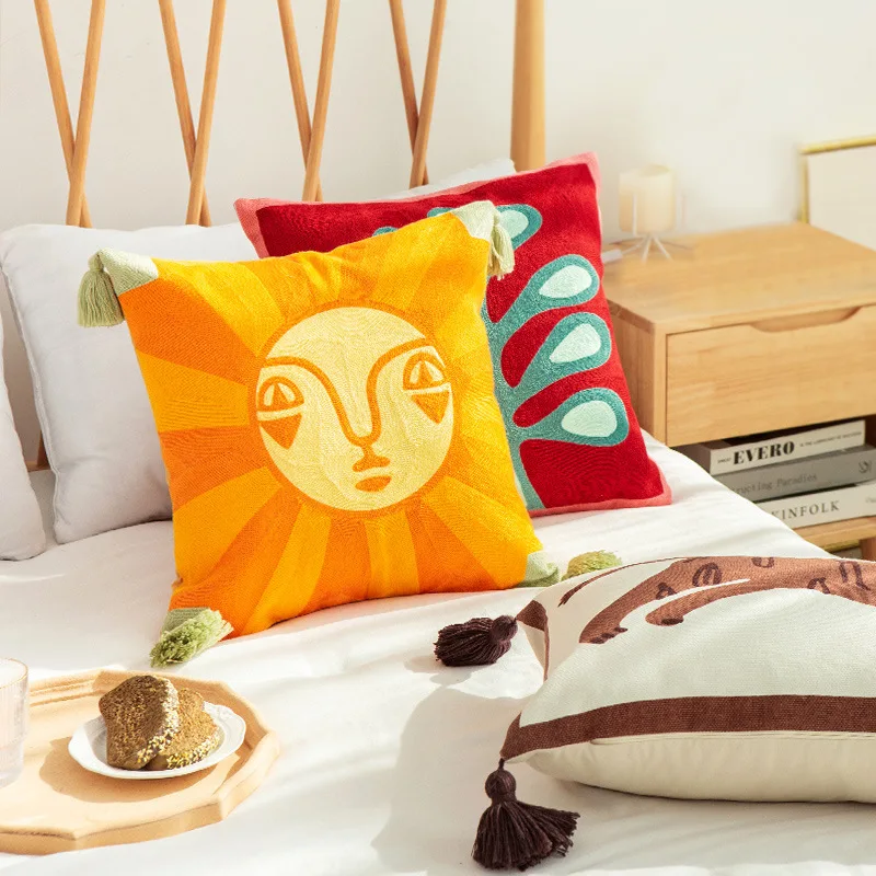 Geometric Sun Face Embroidery Wholesale Modern Home Decor Modern Luxury Throw Pillow Cover Case with Tassels