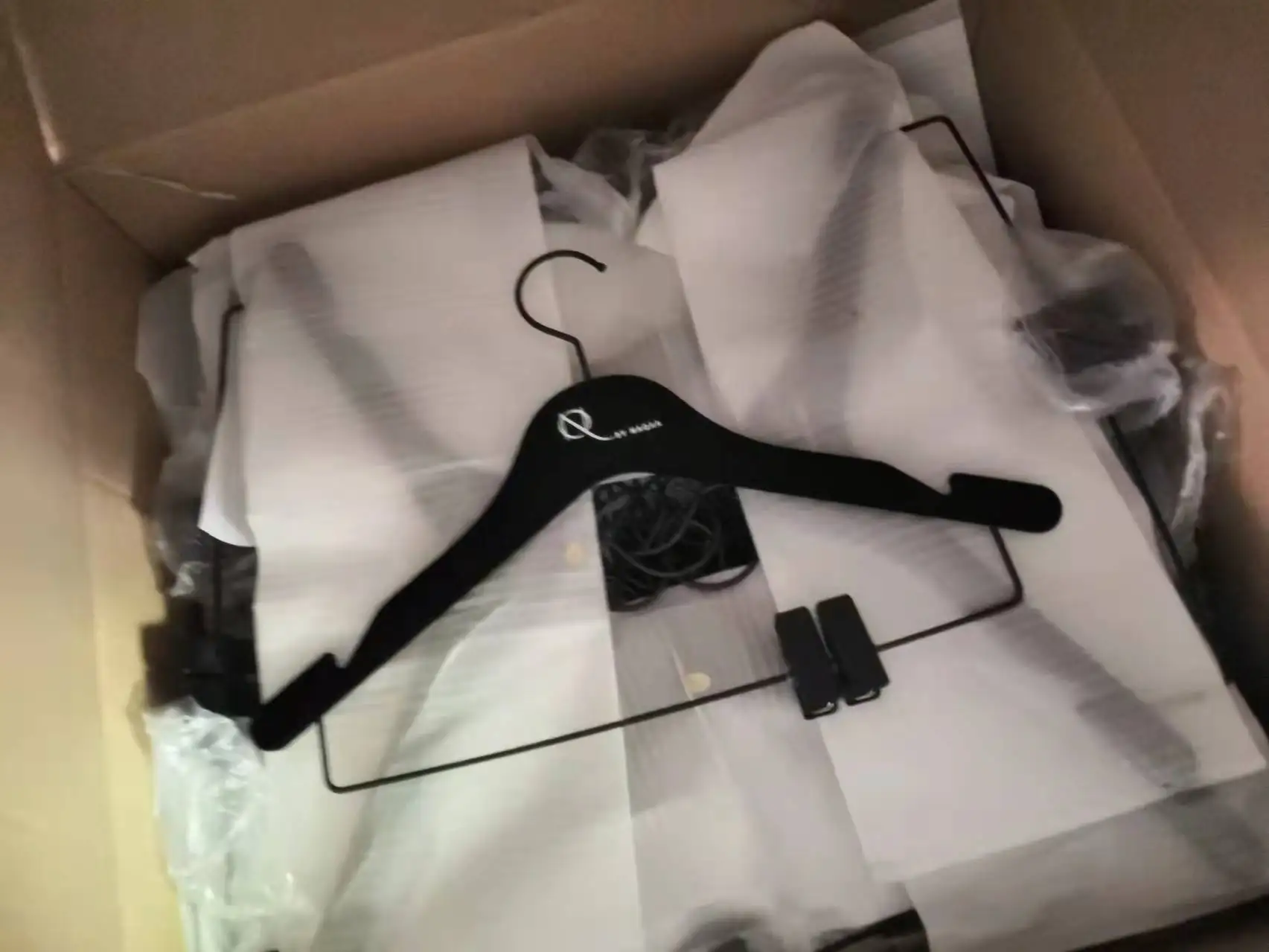 2023 slim thin solid velvet sweater and lady clothes hanger with clips