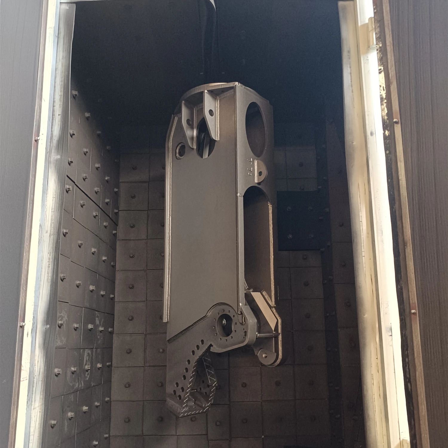 
Coach leaf spring shot blasting machine,surface strengthening process technology 