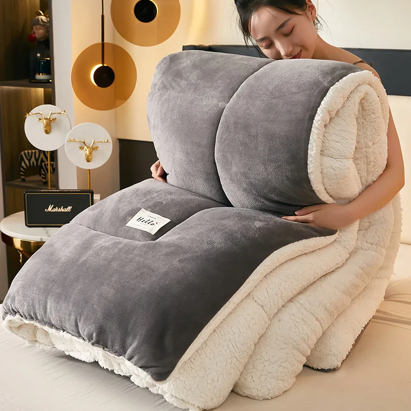 Wholesale cheap custom modern high quality everyone love cotton thick camping quilt down