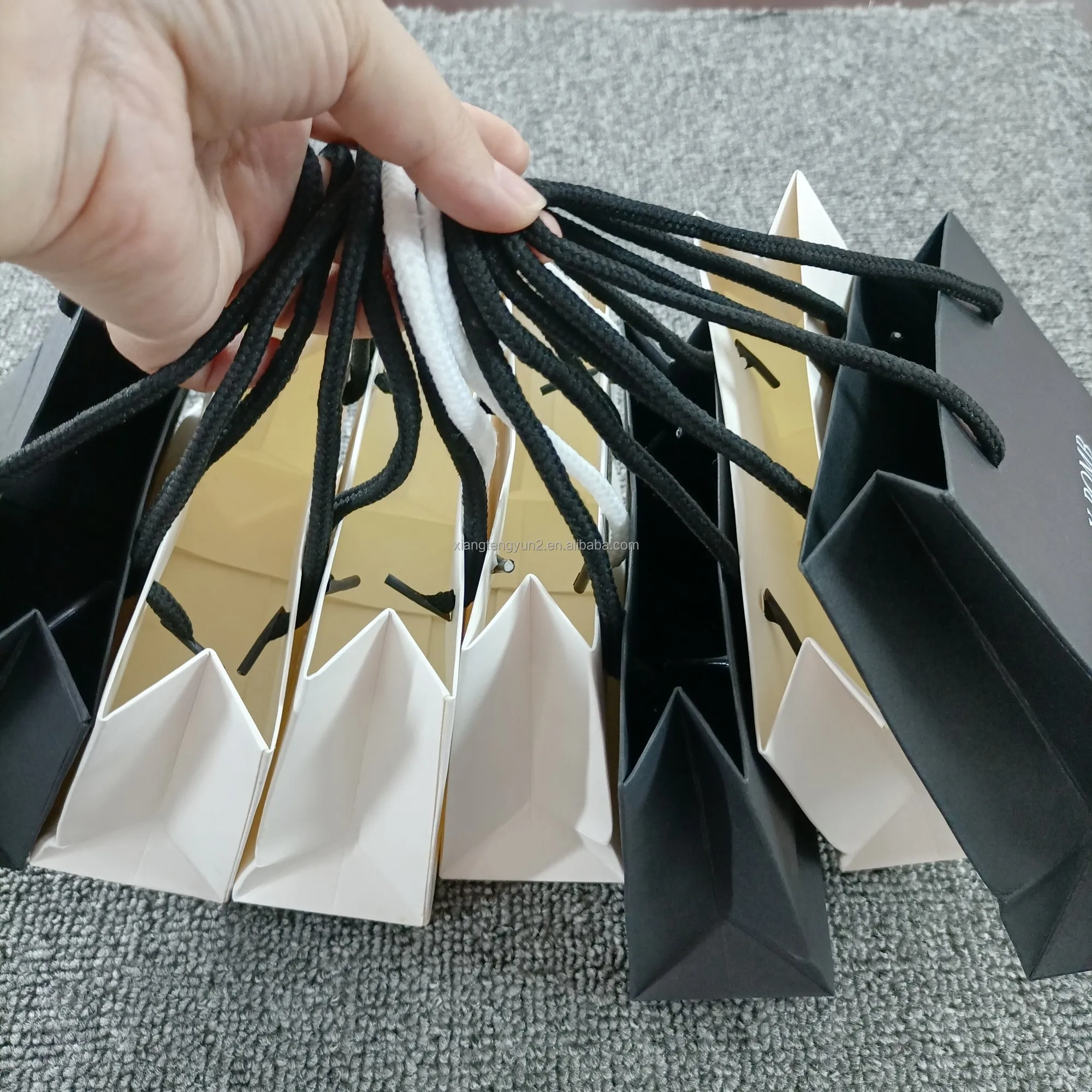 Custom Printed Your Own Logo cardboard packaging White Brown Kraft Gift Craft Shopping Paper Bag With Handles