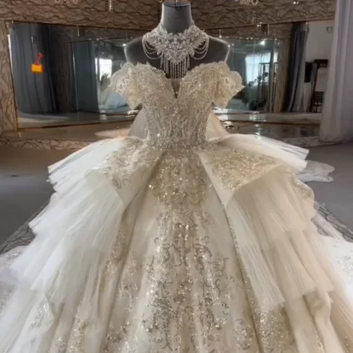 2023 China best fabrics Customization Beading& Embroidery 100% By Hands Women Wedding Dress Lace Bridal Elegant Wedding Gown