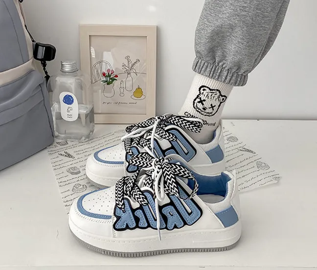 2022 new little white shoes for women with small niche design shoes