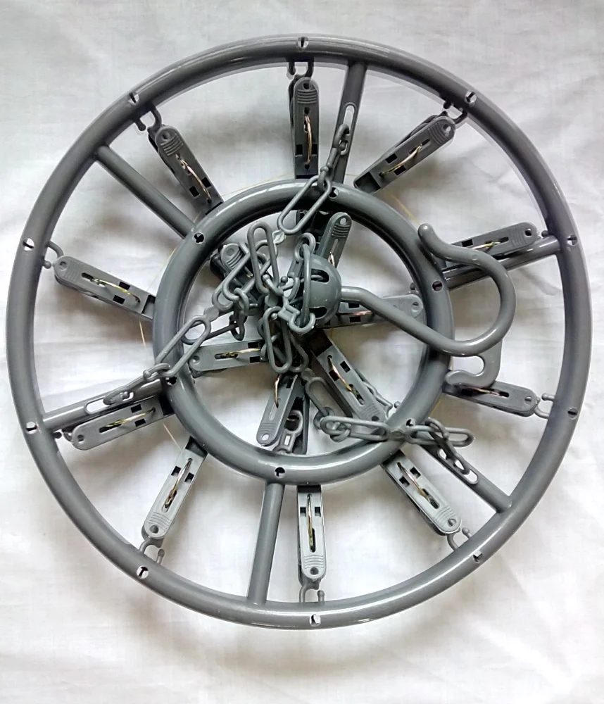 plastic hanger with 16pegs