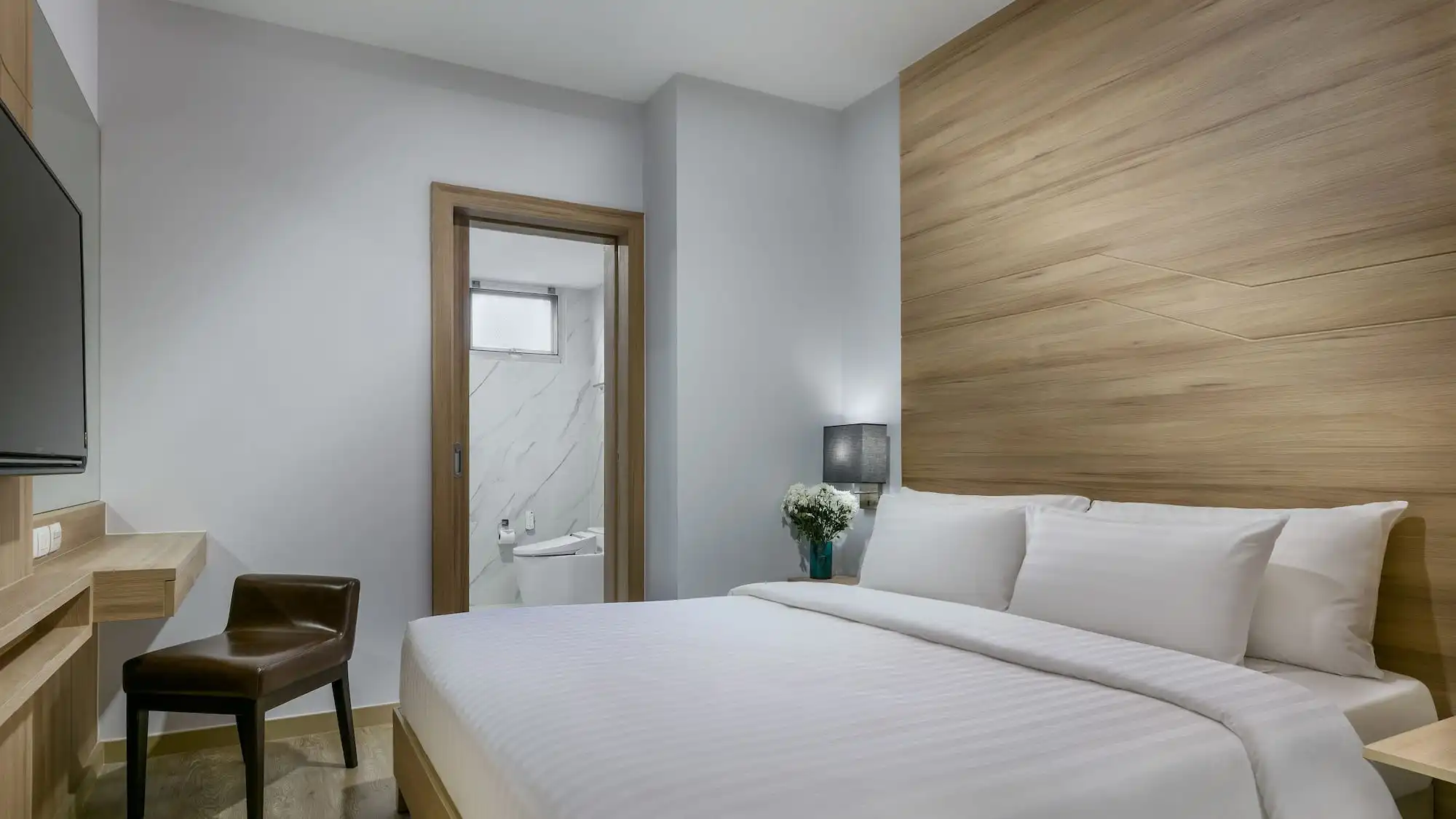 Customizable Modern Design 4 Star Luxury Hotel Bedroom Wood Finish for Villa Apartment Living Room or Hall