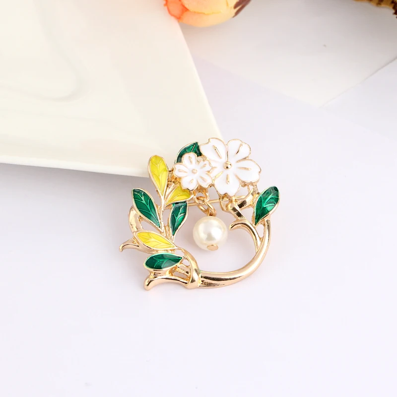 New Design High-grade Gardenia Elegant Brooches Women Ladies Accessories Brooch Leaf Pearl Brooch