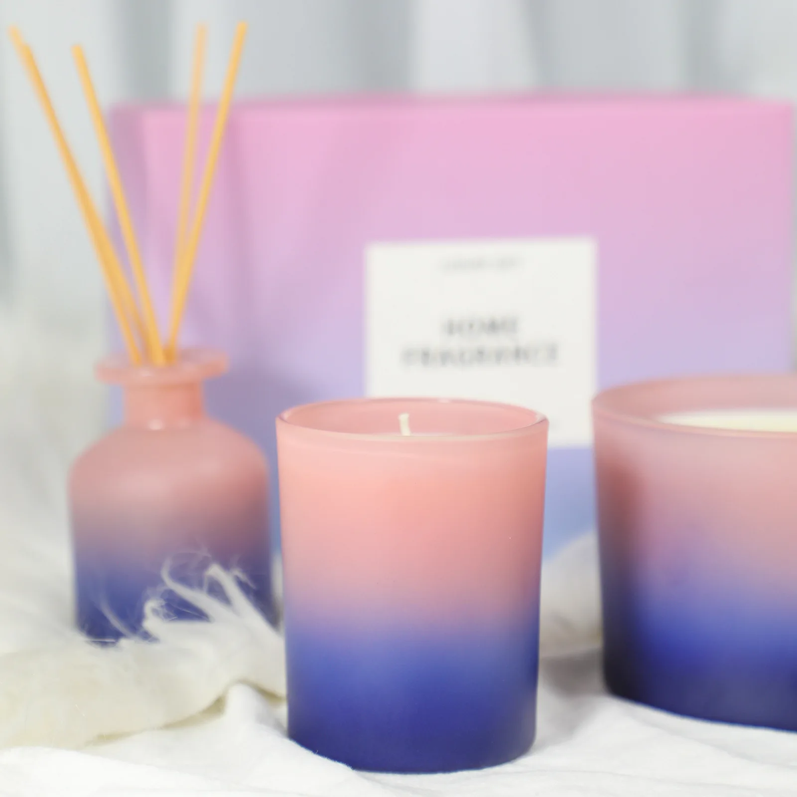 2022 New product decorative soy wax Organic Vanilla Lavender Fragrance scented candle in colorful glass jar tin gift box