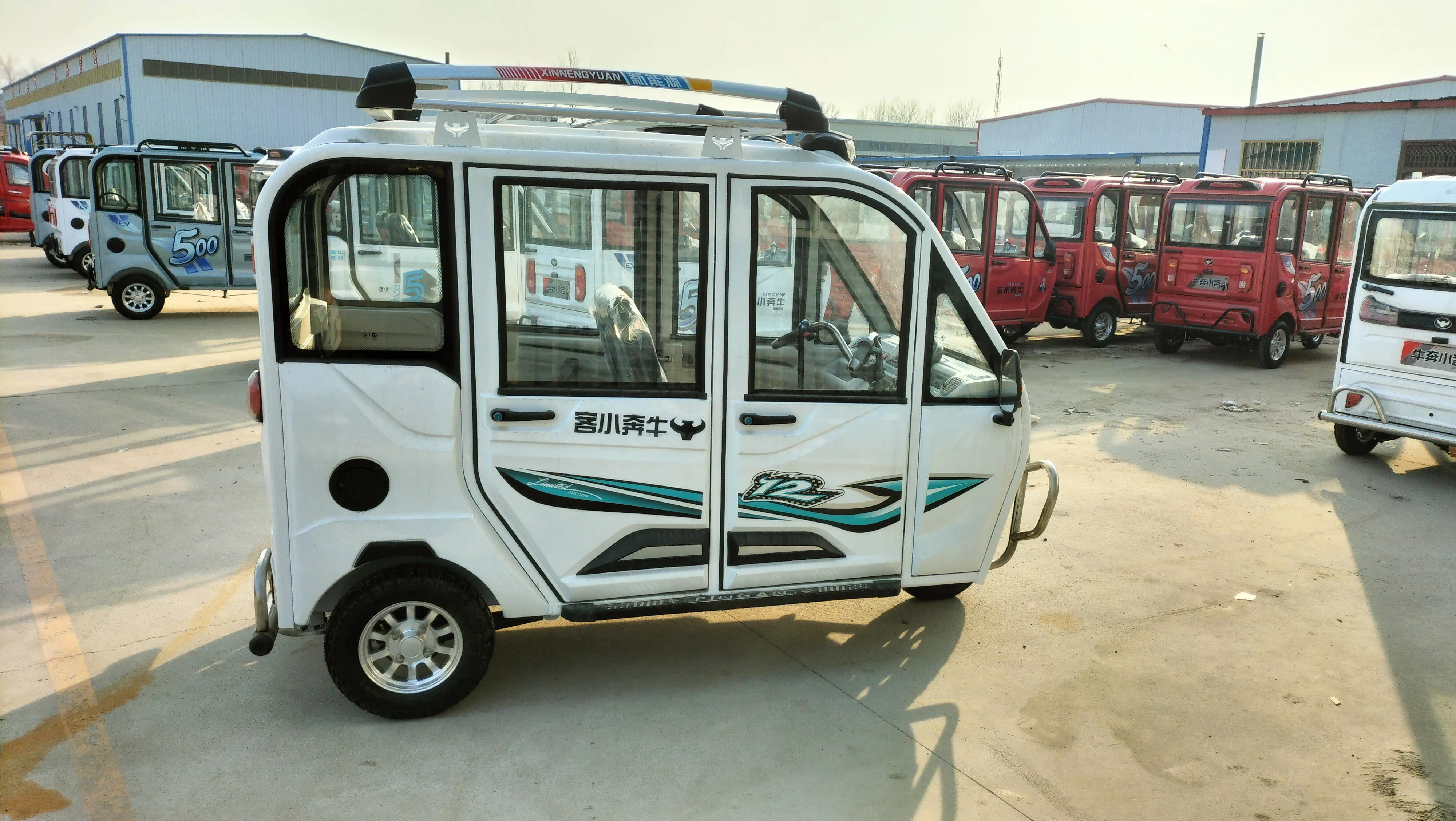 Chinese passenger with cabin passenger tricycle scooter enclosed cabin tricycle