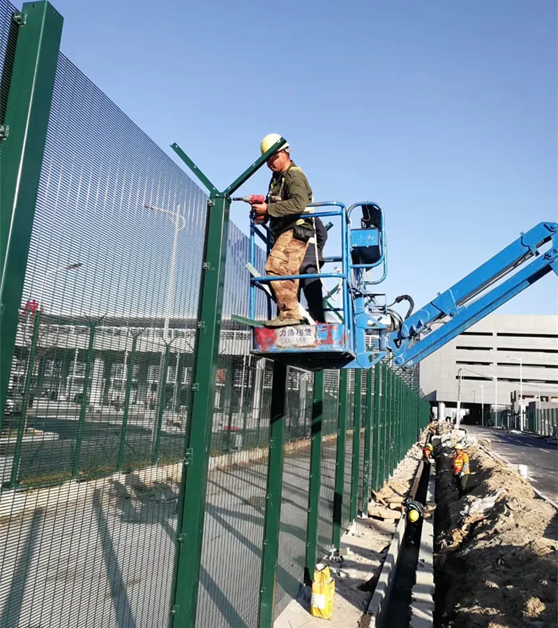 hot sale galvanized anti climb 358 security fencing powder coated with barbed wire