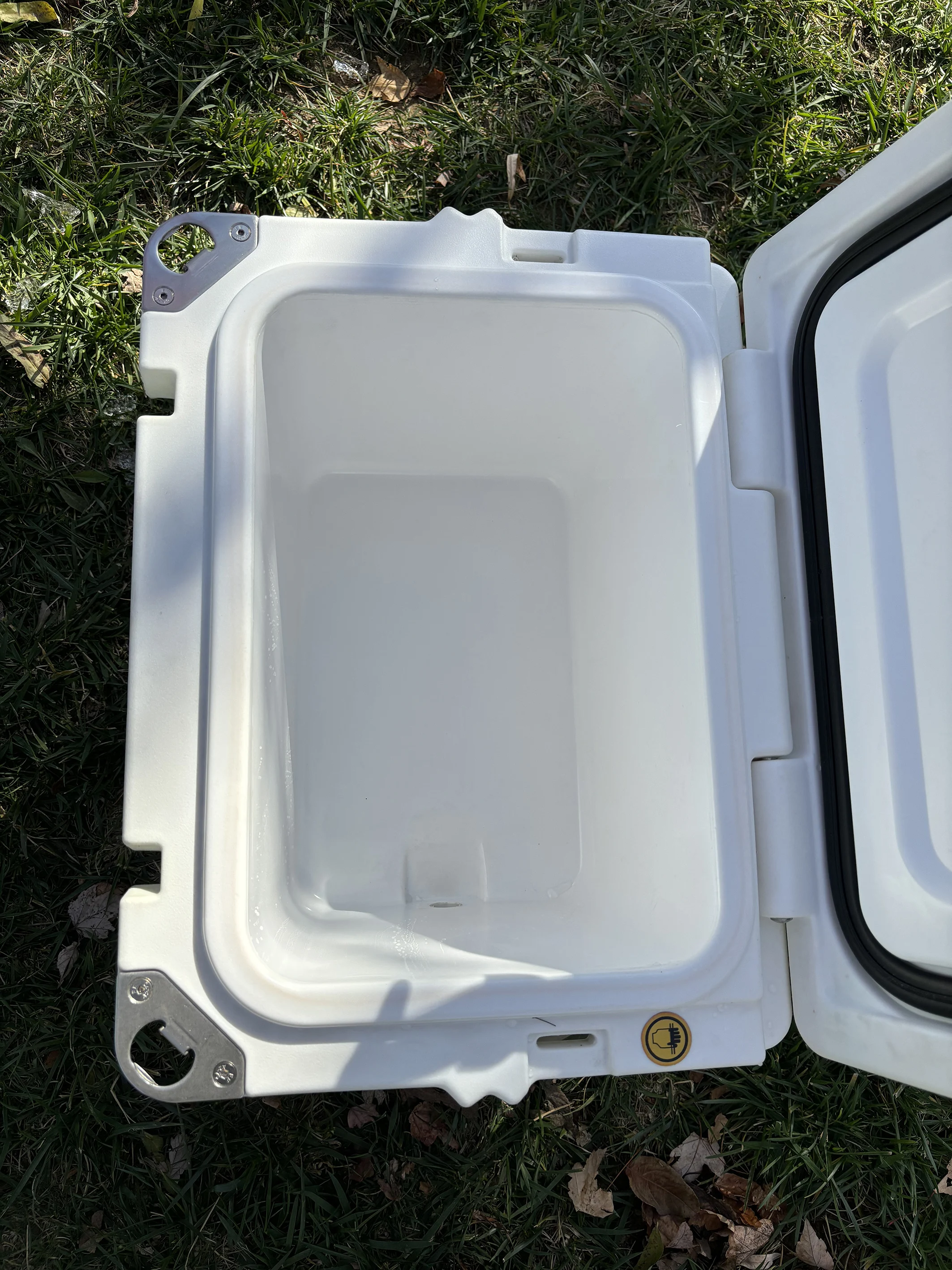 Best-selling classic white color 20QT   Cooler Box for solo camping fishing and hiking ice cooler box
